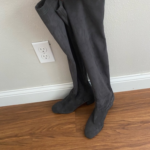 Gray knew high slip on boots! - Picture 2 of 4